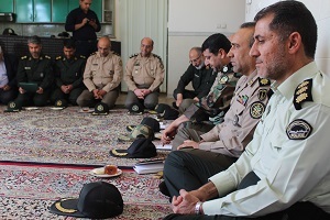 دیدار فرماندهای نظامی و انتظامی با خانواده شهدا در کرمان