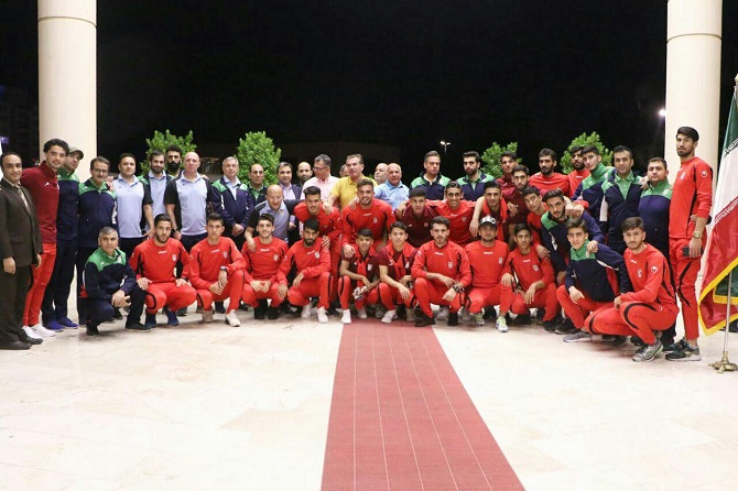 ضیافت شام ملى پوشان امید در جزیره کیش