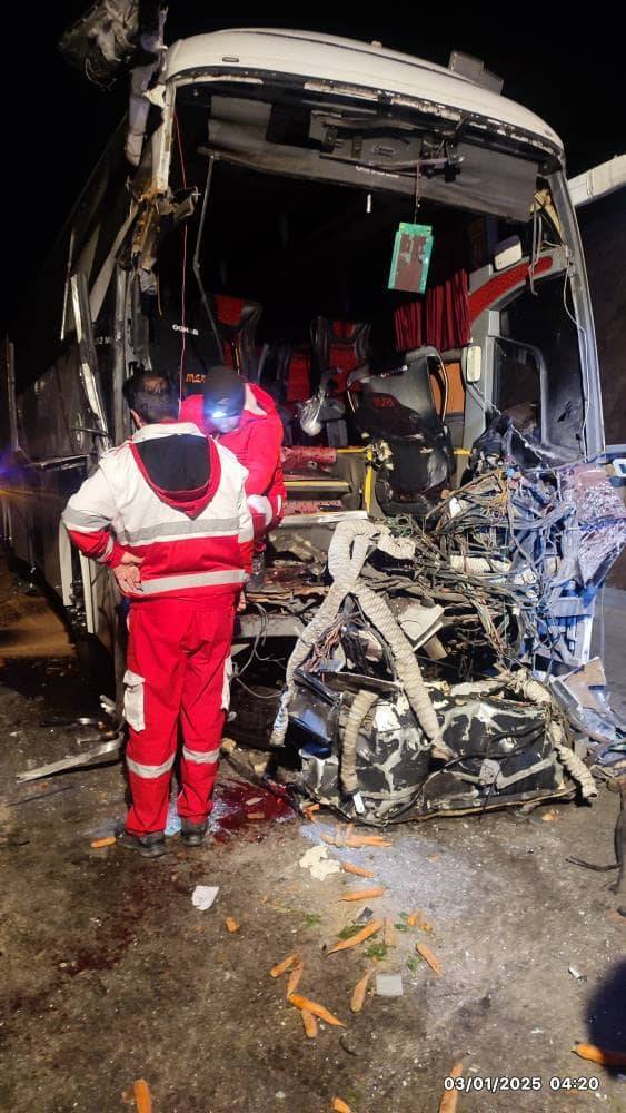 افزایش جانباختگان حادثه برخورد اتوبوس با تریلی در جاده ابوالحیات به دشت ارژن