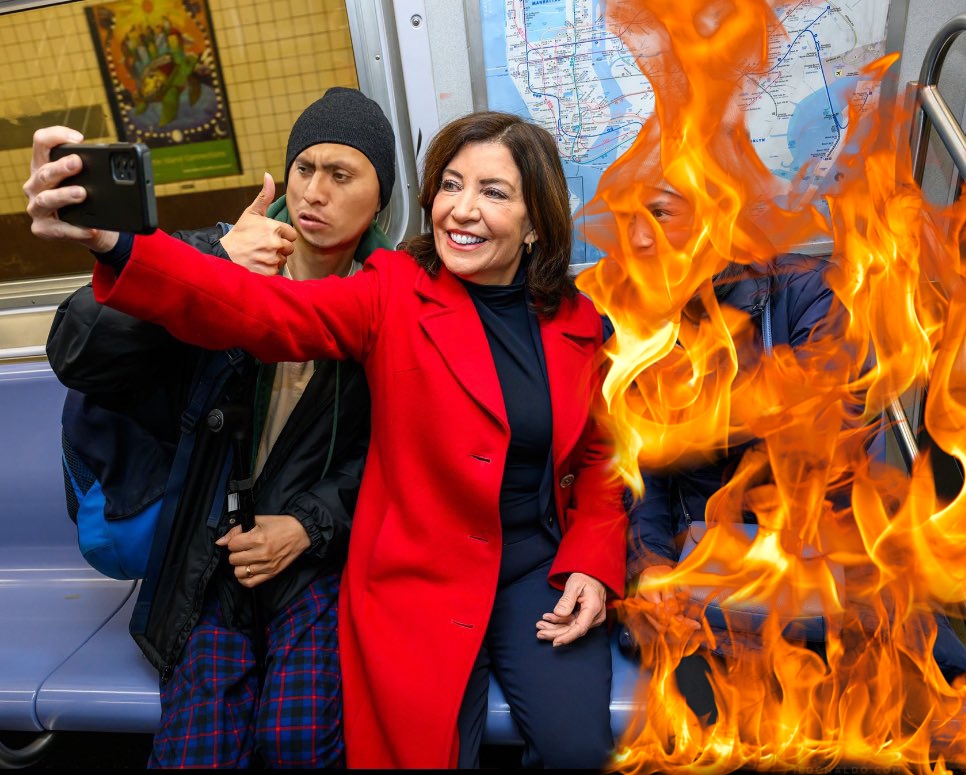 تصاویر سوزاندن یک زن در متروی نیویورک