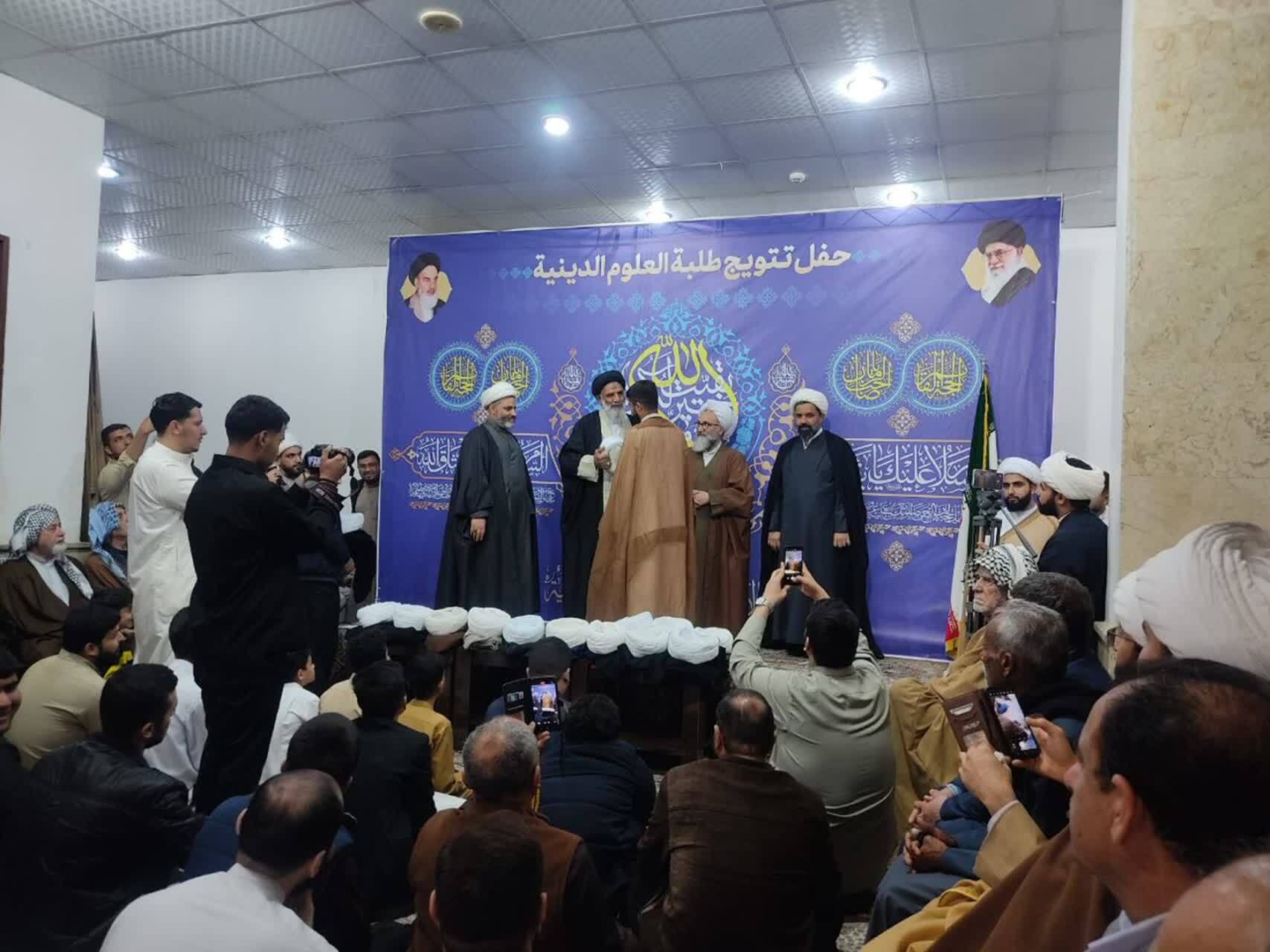 مراسم عمامه گذاری جمعی از طلاب مدارس علمیه خوزستان مراسم عمامه گذاری جمعی از طلاب مدارس علمیه خوزستان