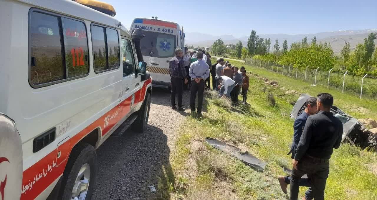 انحراف از جاده یک دستگاه پژو ۴۰۵ در محور رند به ماکو 