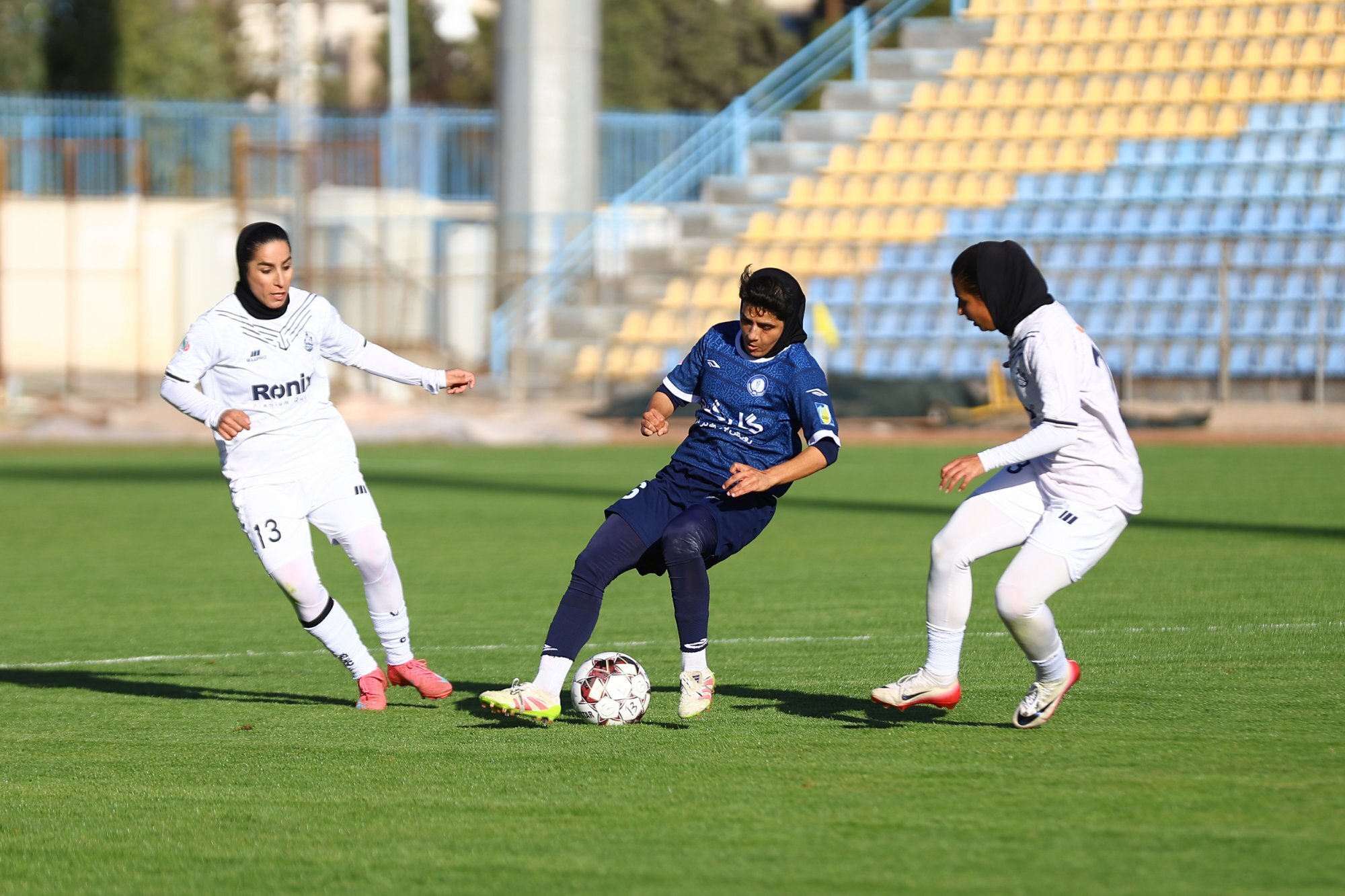 برد تیم فوتبال بانوان گل گهردر برابرآوای تهران برد تیم فوتبال بانوان گل گهردر برابرآوای تهران