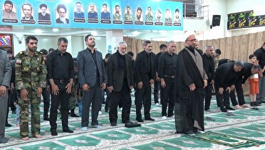 اقامه نماز ظهر عاشورا با حضور عزاداران حسینی در مهاباد