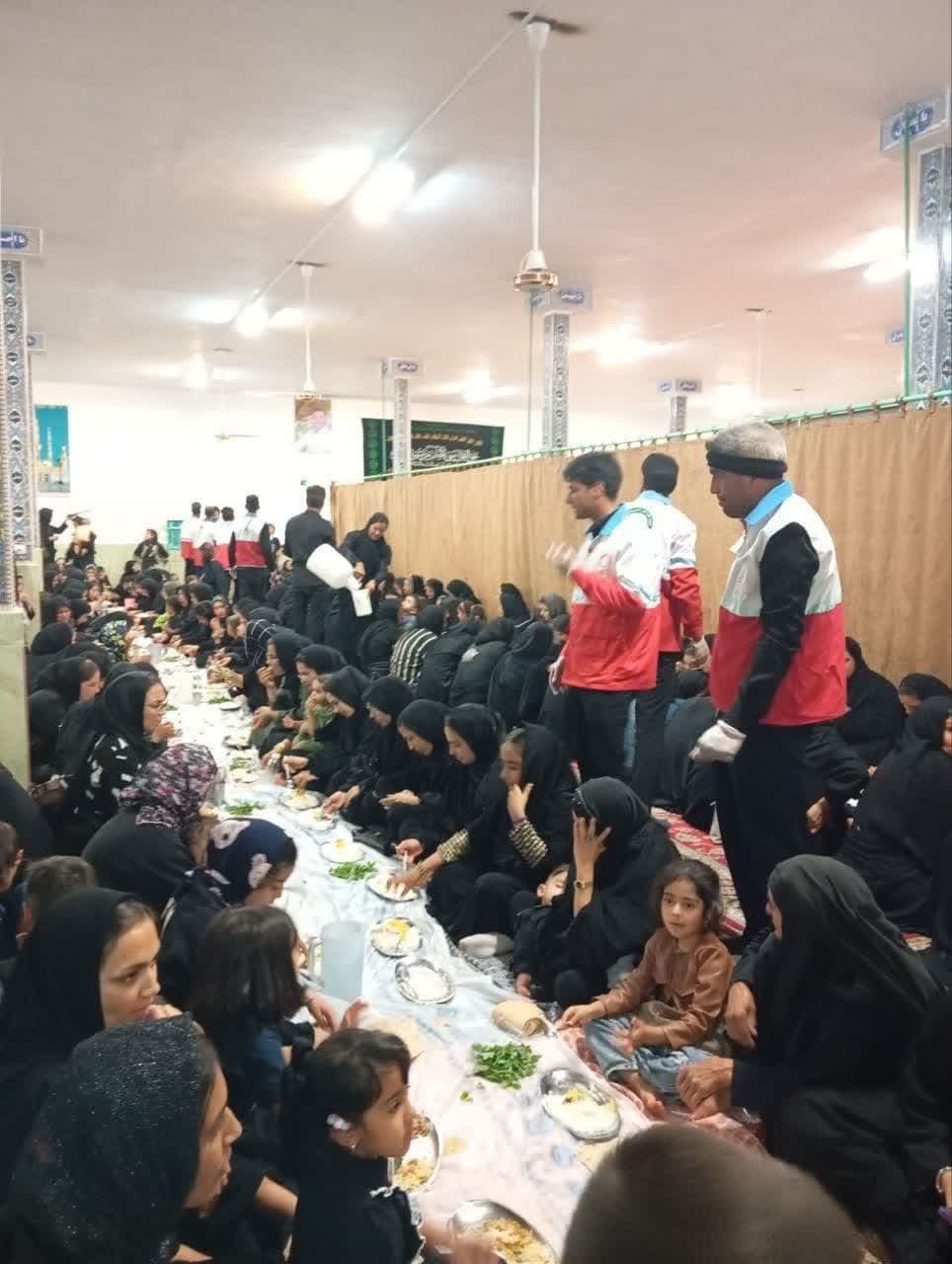 اطعام بیش از ۴ هزار نفر از سفره‌های حسینی هلال احمر خراسان جنوبی
