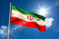 پرچم سه رنگ ایران برفراز آسمان