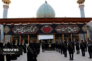 تعویض پرچم گنبد فیروزه‌ای حرم شاهچراغ (ع)
