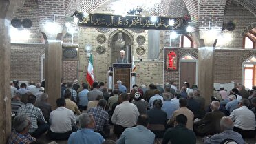 خطیب نماز جمعه مهاباد: رهنمود‌های حکیمانه مقام معظم رهبری، همبستگی ملی و اقتدار نیرو‌های مسلح در دفاع از تمامیت ارضی کشور بی نظیر بود.