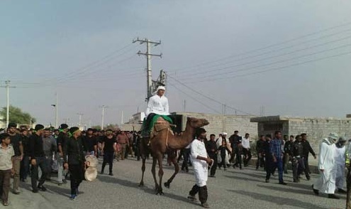 حرکت نمادین کاروان حسینی در بخش سندرک