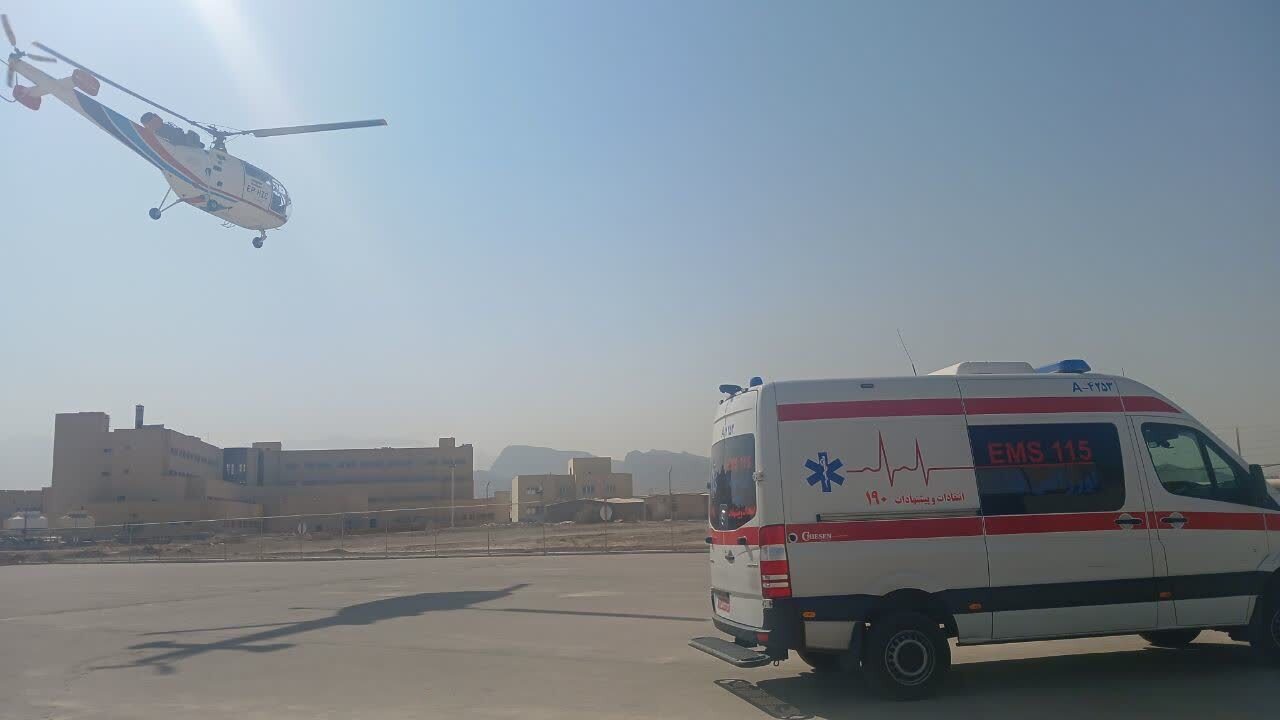 پرواز بالگرد اورژانس برای نجات جان بیمار تصادفی پرواز بالگرد اورژانس برای نجات جان بیمار تصادفی
