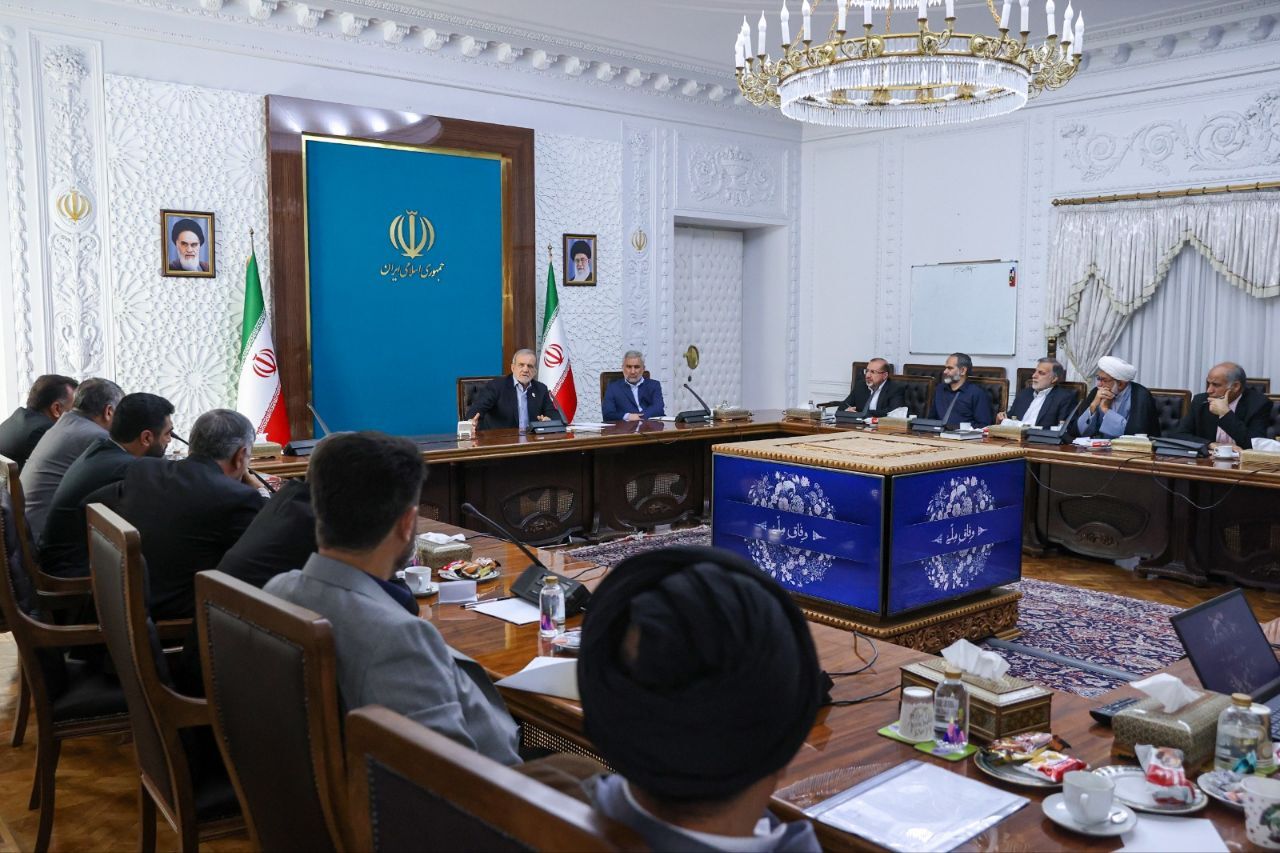 دیدار نمایندگان استان بوشهر با رئیس جمهور