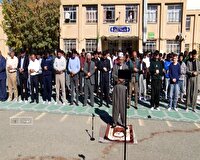 برپایی نماز جماعت دانش‌آموزی در دبیرستان امام خمینی مهاباد