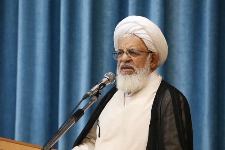 دشمنان در پی گرفتن هویت الهی از نسل جوان هستند دشمنان در پی گرفتن هویت الهی از نسل جوان هستند