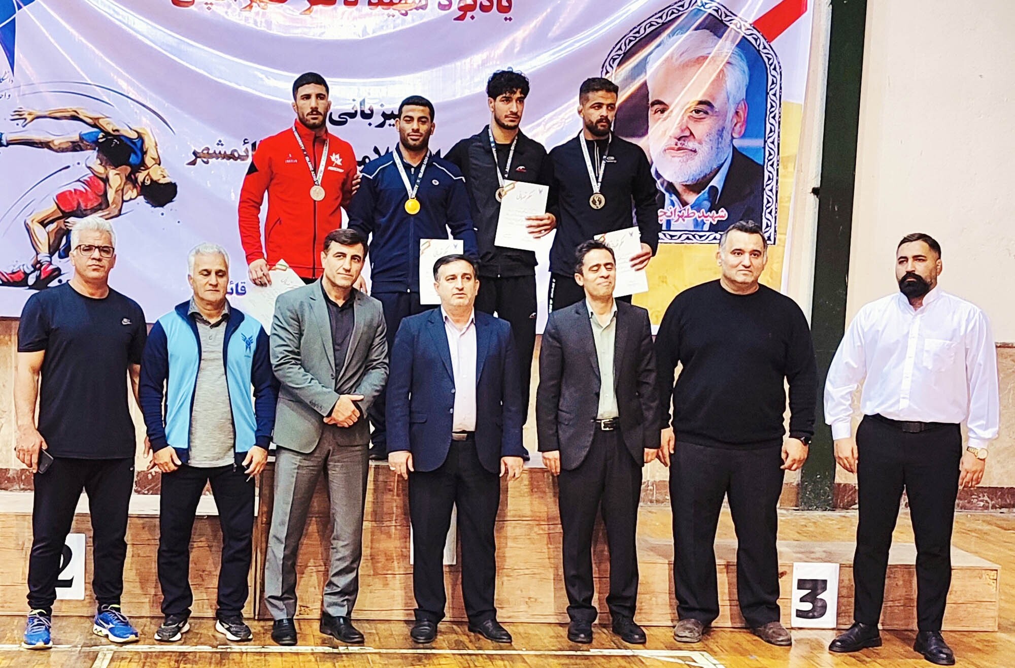 مدال طلای کشتی آزاد دانشجویان کشور بر گردن کشتی گیر لارستانی مدال طلای کشتی آزاد دانشجویان کشور بر گردن کشتی گیر لارستانی